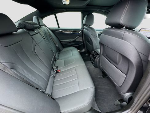 Used 2023 BMW 530e w/ Premium Package image 18