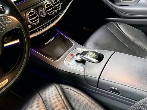 Used 2017 Mercedes-Benz S 550 Sedan image 16
