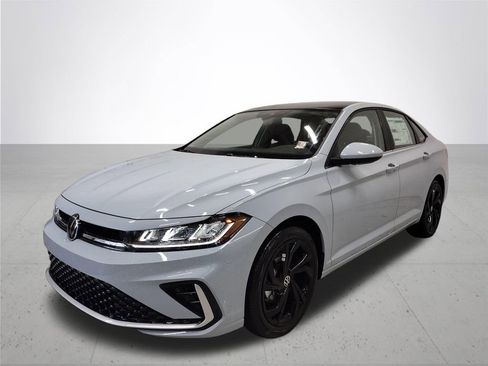 New 2026 Volkswagen Jetta SE image 2