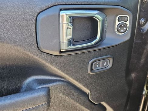 New 2025 Jeep Gladiator Sport image 15