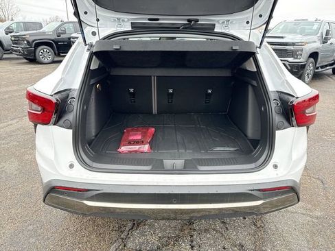 New 2026 Chevrolet Trax ACTIV w/ Sunroof Package FWD image 23