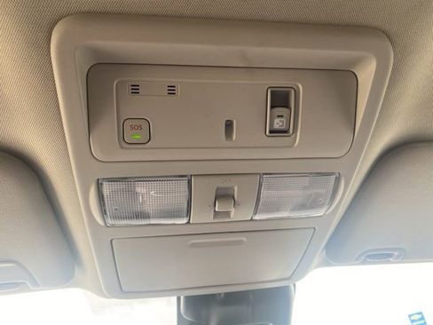 Used 2024 Nissan Titan SV w/ SV Convenience Package image 25