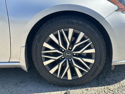 Used 2024 Nissan Altima 2.5 SV w/ SV Premium Package FWD image 9