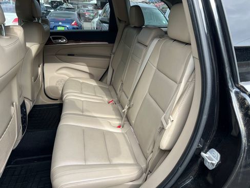 Used 2011 Jeep Grand Cherokee Limited w/ Luxury Group II image 4