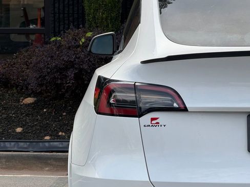 Used 2023 Tesla Model Y Long Range AWD/4WD image 15
