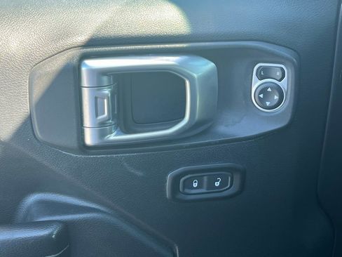 Used 2019 Jeep Wrangler Unlimited Sport S AWD/4WD image 28