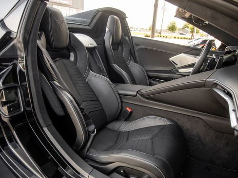 Used 2024 Chevrolet Corvette Stingray Premium Conv w/ Z51 Performance Package RWD image 31