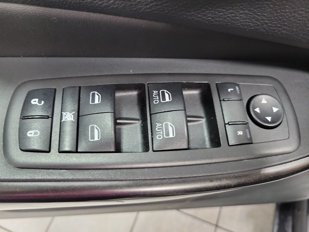 Used 2022 Jeep Cherokee Trailhawk w/ Premium Leather Package AWD/4WD image 35