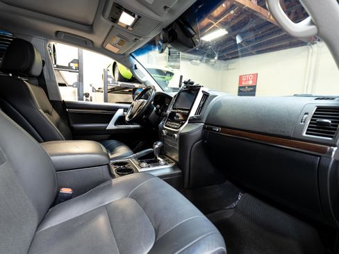 Used 2019 Toyota Land Cruiser image 85