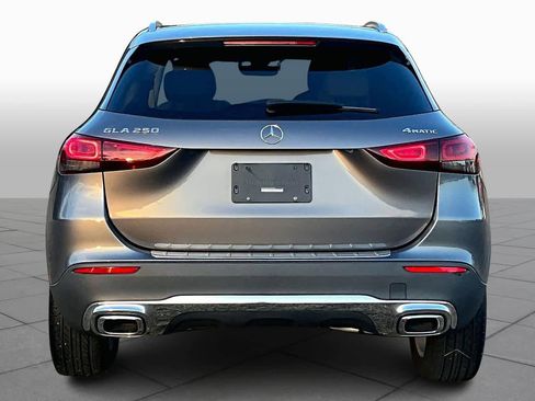 Used 2023 Mercedes-Benz GLA 250 4MATIC w/ Premium Package image 4