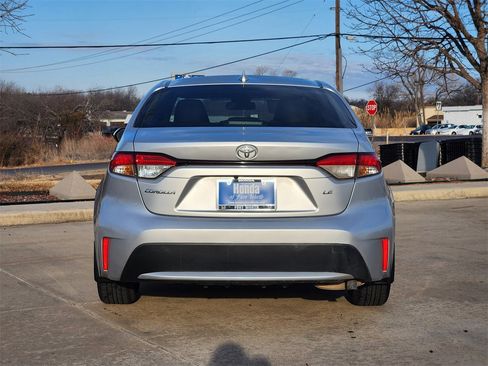 Used 2021 Toyota Corolla LE image 6