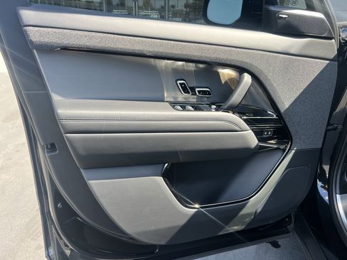 Used 2024 Land Rover Range Rover Sport SE AWD/4WD image 14