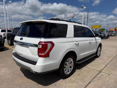 Used 2021 Ford Expedition XLT image 3