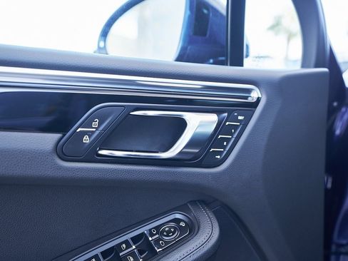 Used 2024 Porsche Macan image 20