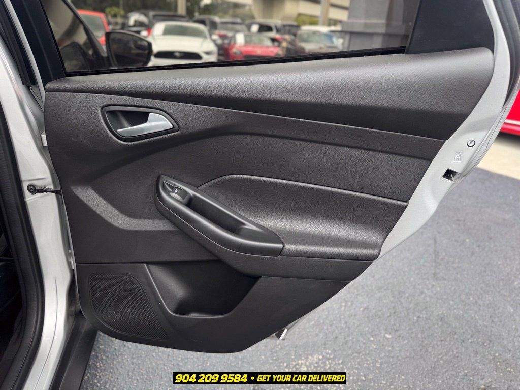Used 2017 Ford Focus SE FWD image 17