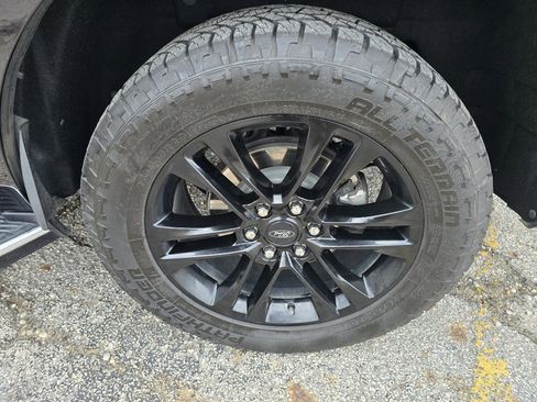 Used 2022 Ford Expedition XLT image 24