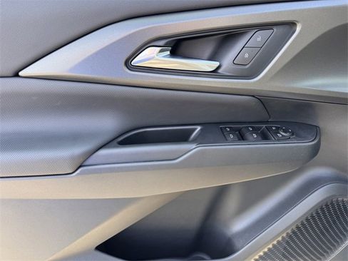 New 2026 Chevrolet Equinox EV LT image 12