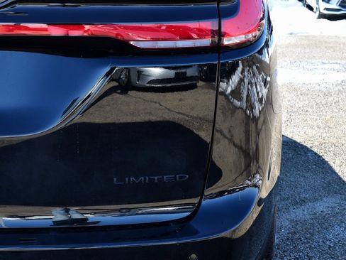 New 2026 Chrysler Pacifica Limited image 11