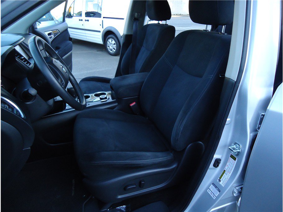 Used 2013 Nissan Pathfinder SV AWD/4WD image 12