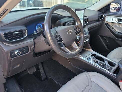 Used 2020 Ford Explorer Platinum w/ Premium Technology Package image 9