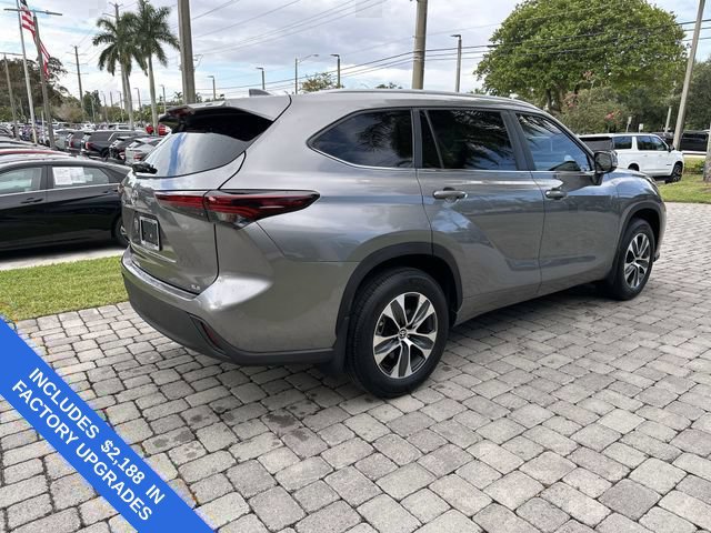 Used 2025 Toyota Highlander XLE FWD image 37