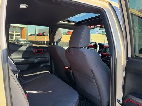 Used 2017 Toyota Tacoma TRD Off-Road image 22