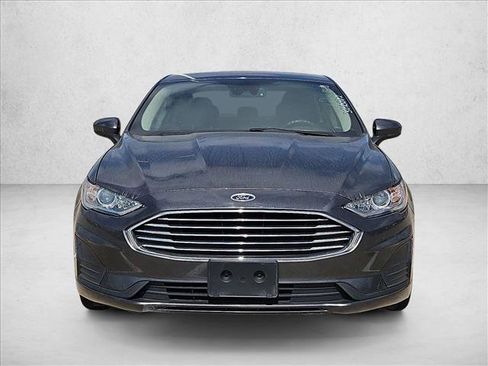Used 2020 Ford Fusion SE image 2