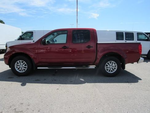Used 2017 Nissan Frontier SV w/ SV Value Truck Package AWD/4WD image 3
