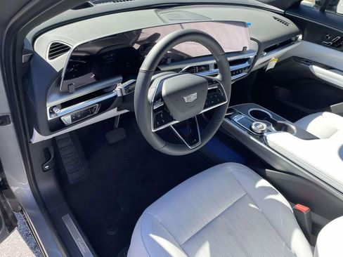 New 2025 Cadillac Lyriq Luxury image 18