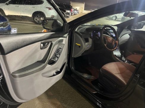 Used 2016 Hyundai Elantra SE w/ Option Group 02 image 9