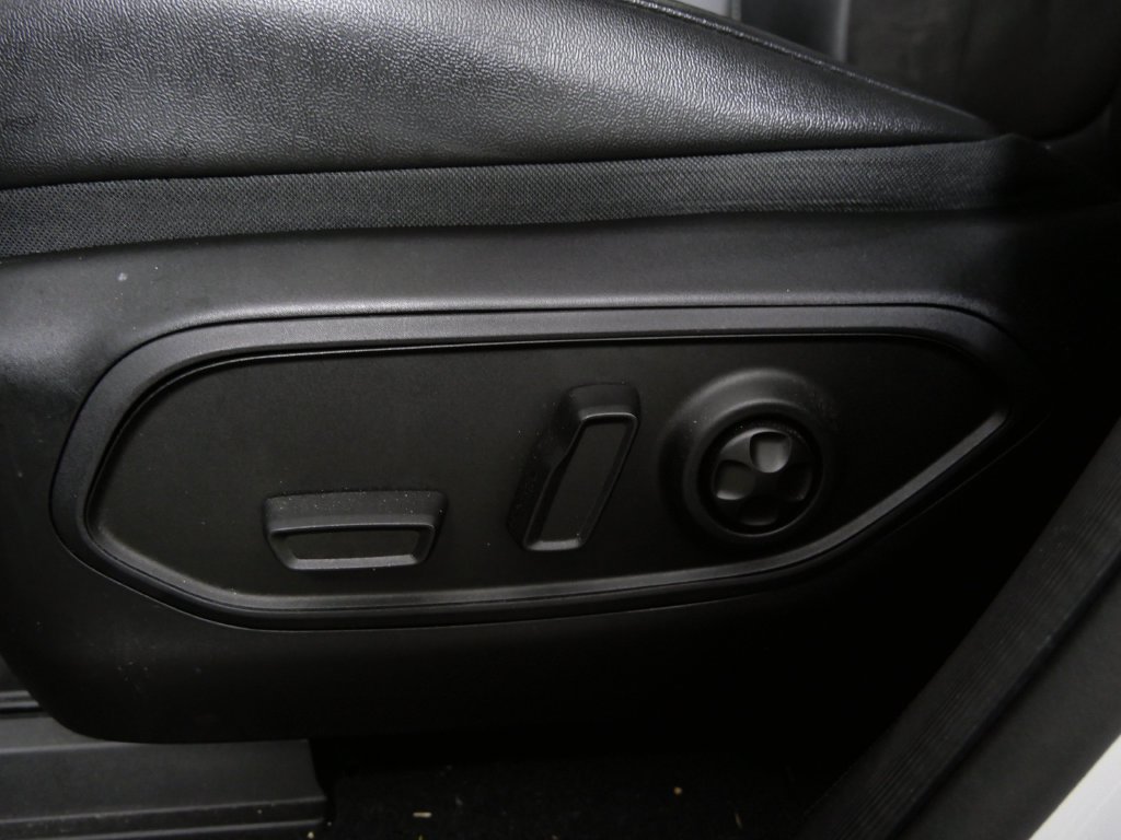 Used 2024 Jeep Grand Cherokee L Altitude AWD/4WD image 17