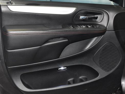 Used 2017 Dodge Grand Caravan GT FWD image 4