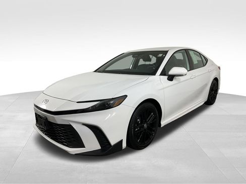 Used 2025 Toyota Camry SE FWD image 4
