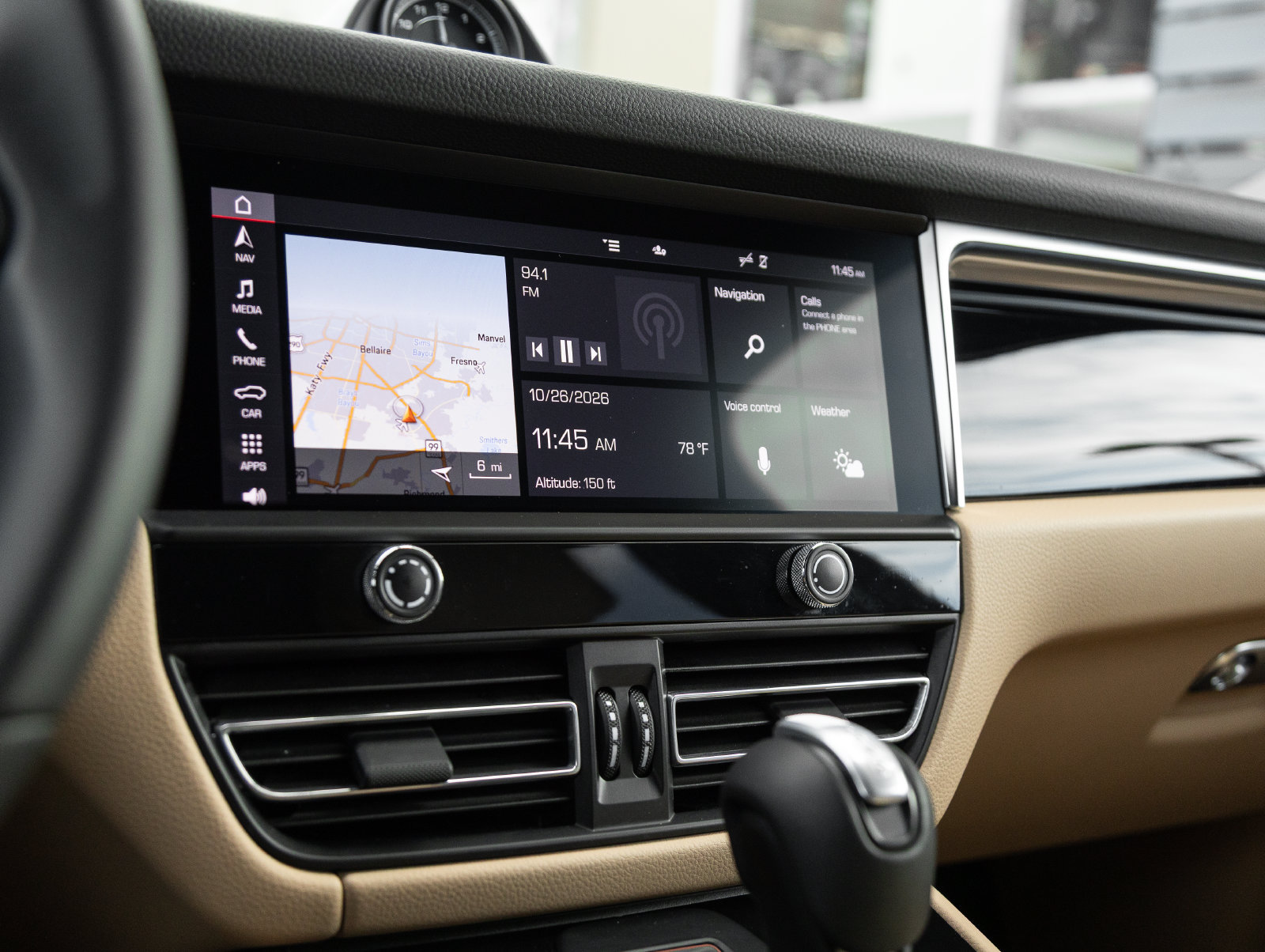 Certified 2024 Porsche Macan AWD/4WD image 25