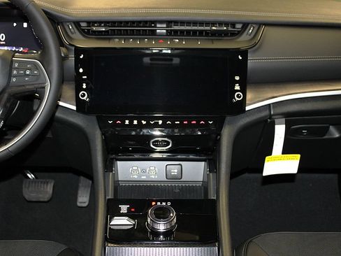 New 2026 Jeep Grand Cherokee Altitude AWD/4WD image 14