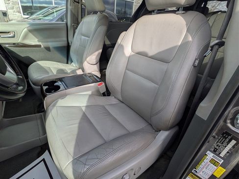 Used 2015 Toyota Sienna XLE w/ XLE Navigation Package image 13