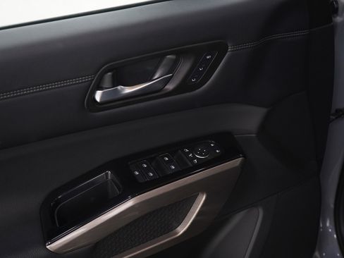 Used 2022 Nissan Pathfinder Platinum image 21