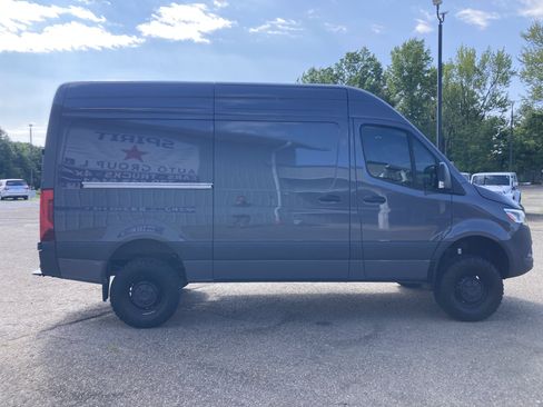 Used 2024 Mercedes-Benz Sprinter 2500 image 4