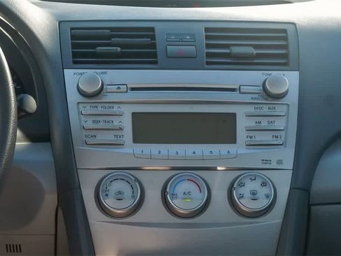 Used 2011 Toyota Camry LE image 13