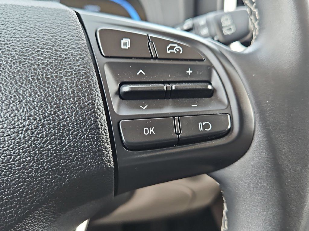 Used 2025 Hyundai Venue SEL FWD image 22