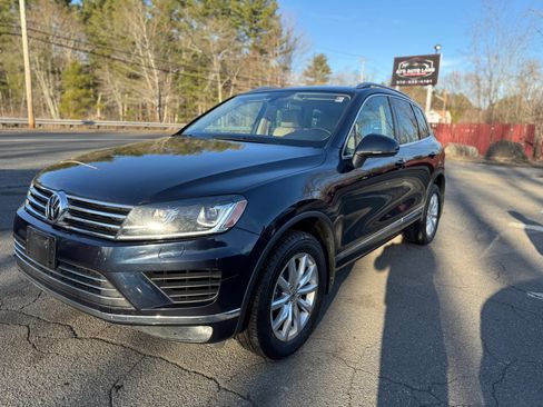 Used 2016 Volkswagen Touareg Sport image 7