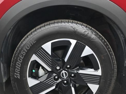 Certified 2025 Nissan Kicks SV image 18