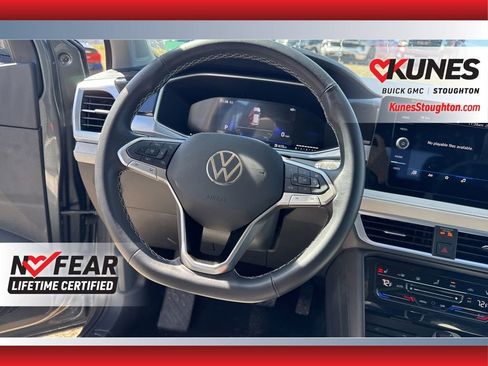 Used 2025 Volkswagen Taos SE image 41