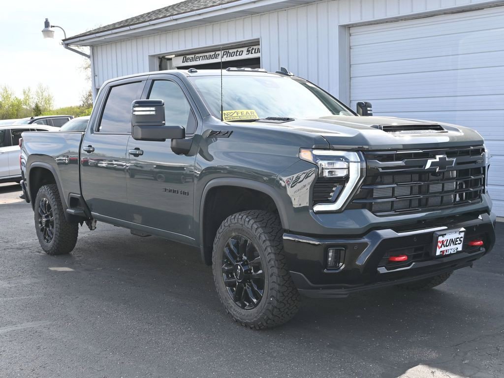 Used 2025 Chevrolet Silverado 3500 LTZ w/ LTZ Plus Package AWD/4WD image 4