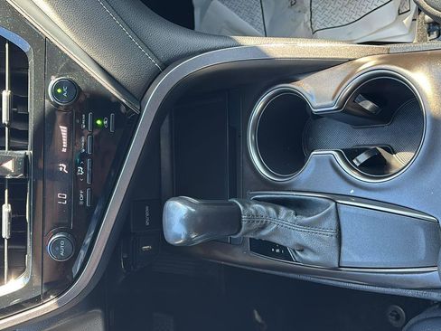 Used 2021 Toyota Camry SE image 32