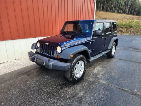 Used 2013 Jeep Wrangler Unlimited Sport AWD/4WD image 3