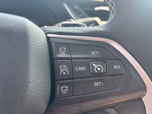 Used 2024 Jeep Grand Cherokee L Limited w/ Black Appearance Package AWD/4WD image 18