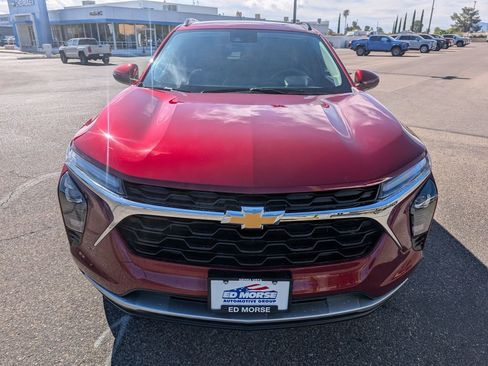 Certified 2025 Chevrolet Trax LT FWD image 8