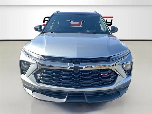 Used 2025 Chevrolet TrailBlazer RS w/ Driver Confidence Package image 2