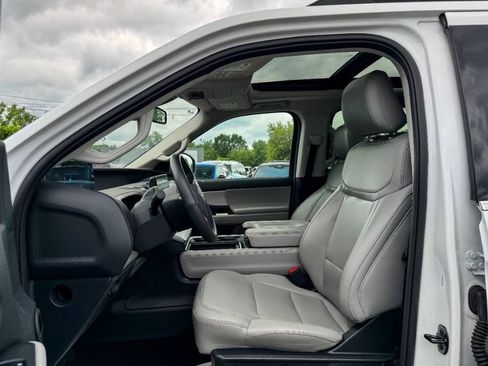 Used 2025 Ford Expedition Active AWD/4WD image 25